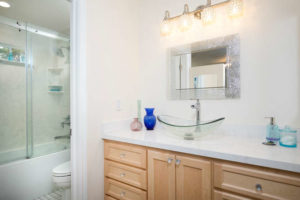 5615 Frank Pl Clayton CA 94517-small-019-29-Master Bath Rm-666x444-72dpi